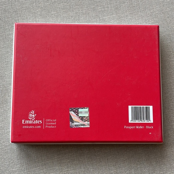 Emirates box - Picture 10 of 12